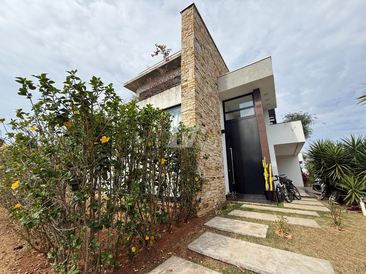 Casa de Condomínio para alugar com 3 quartos, 262m² - Foto 4