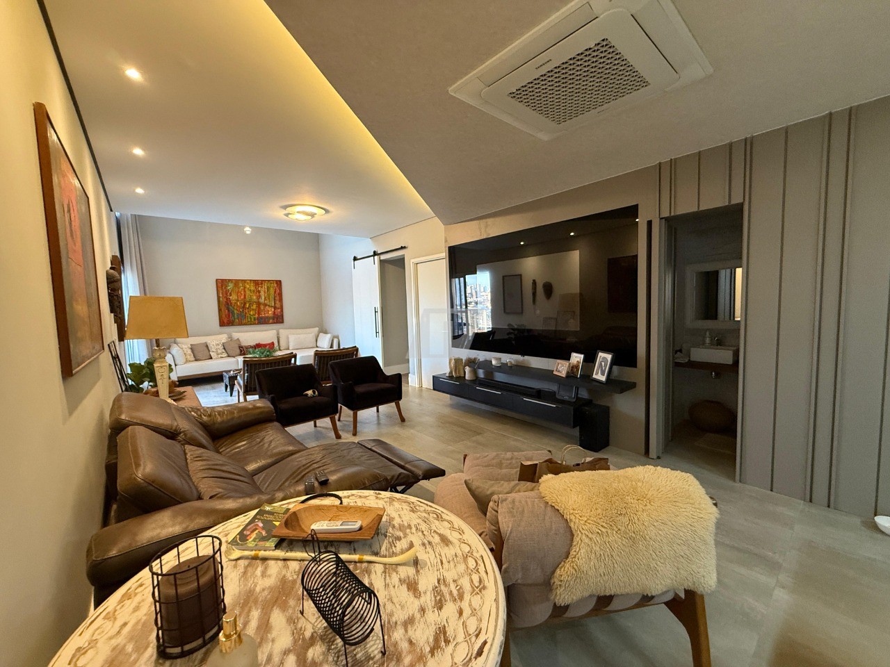 Apartamento para alugar com 2 quartos, 168m² - Foto 1