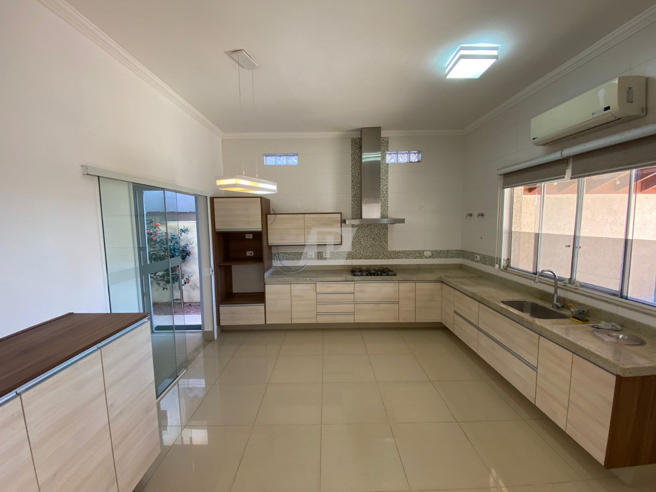 Casa de Condomínio para alugar com 3 quartos, 206m² - Foto 11