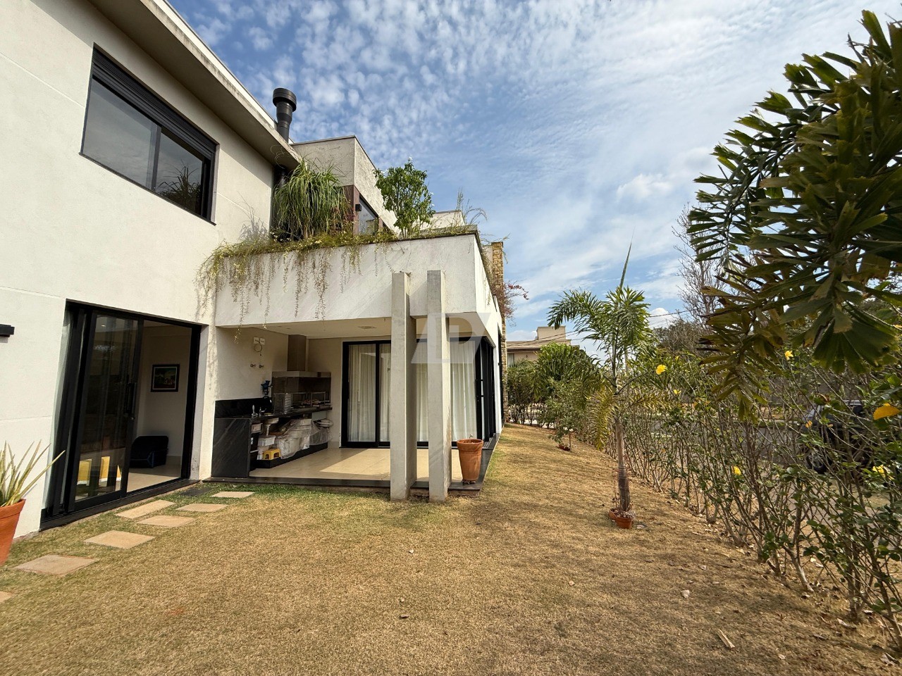Casa de Condomínio para alugar com 3 quartos, 262m² - Foto 3