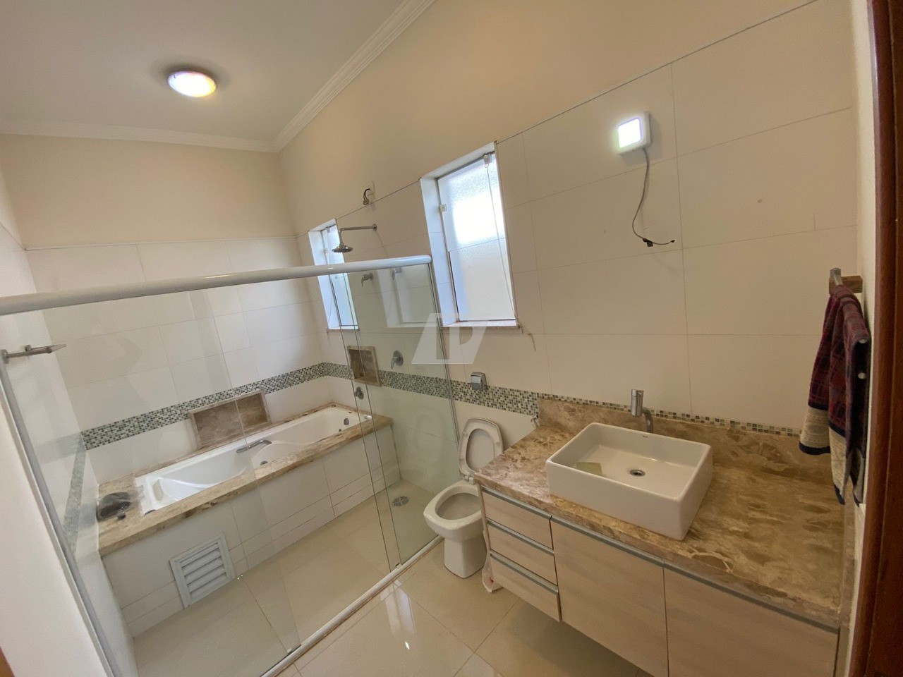 Casa de Condomínio para alugar com 3 quartos, 206m² - Foto 23