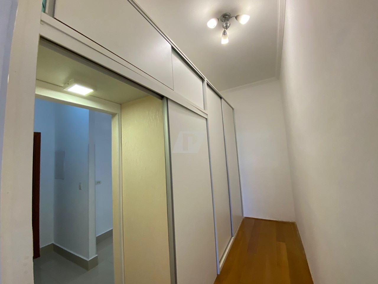 Casa de Condomínio para alugar com 3 quartos, 206m² - Foto 17