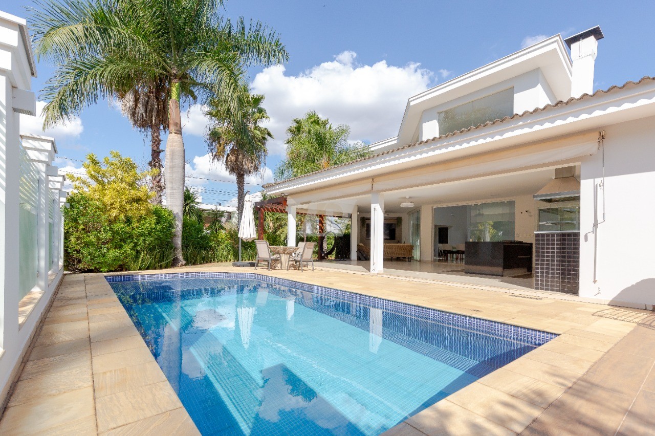 Casa de Condomínio à venda e aluguel com 5 quartos, 394m² - Foto 1