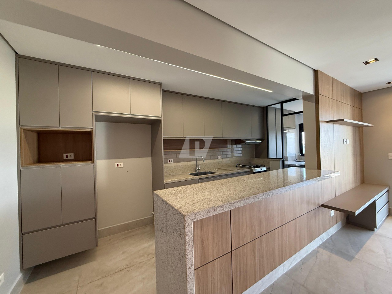 Apartamento à venda e aluguel com 3 quartos, 109m² - Foto 1