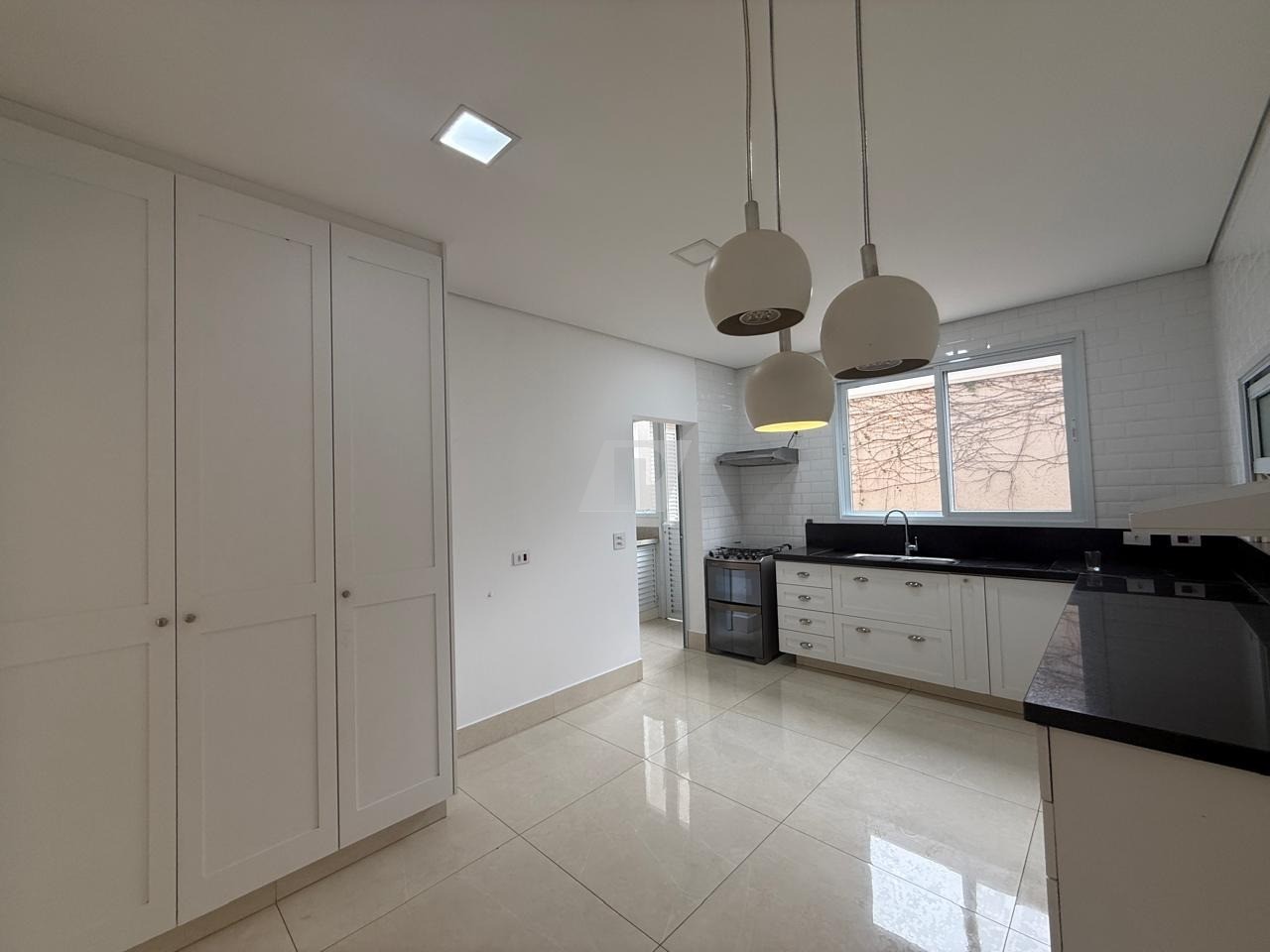 Casa de Condomínio à venda e aluguel com 3 quartos, 270m² - Foto 24