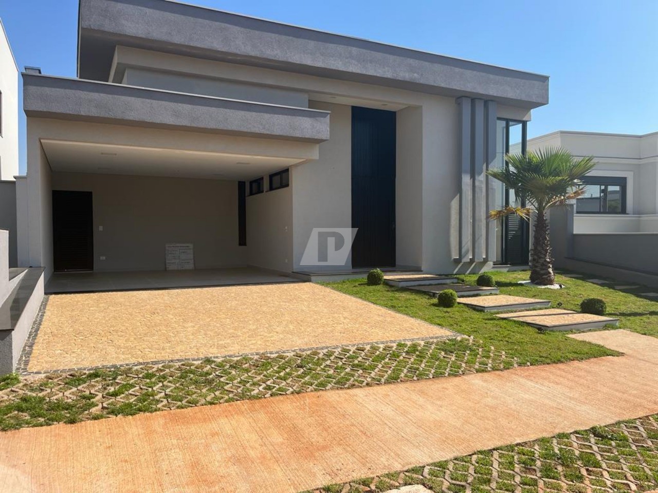 Casa de Condomínio à venda e aluguel com 3 quartos, 376m² - Foto 1