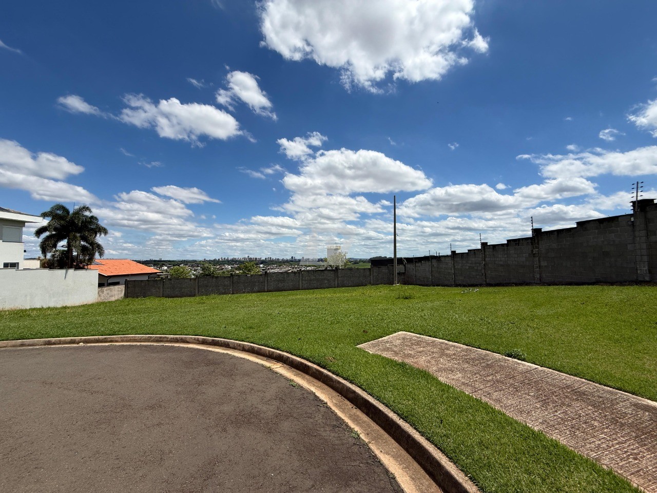 Terreno, 303 m² - Foto 1