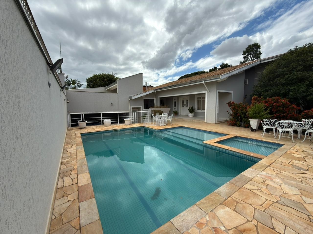 Casa, 3 quartos, 215 m² - Foto 1