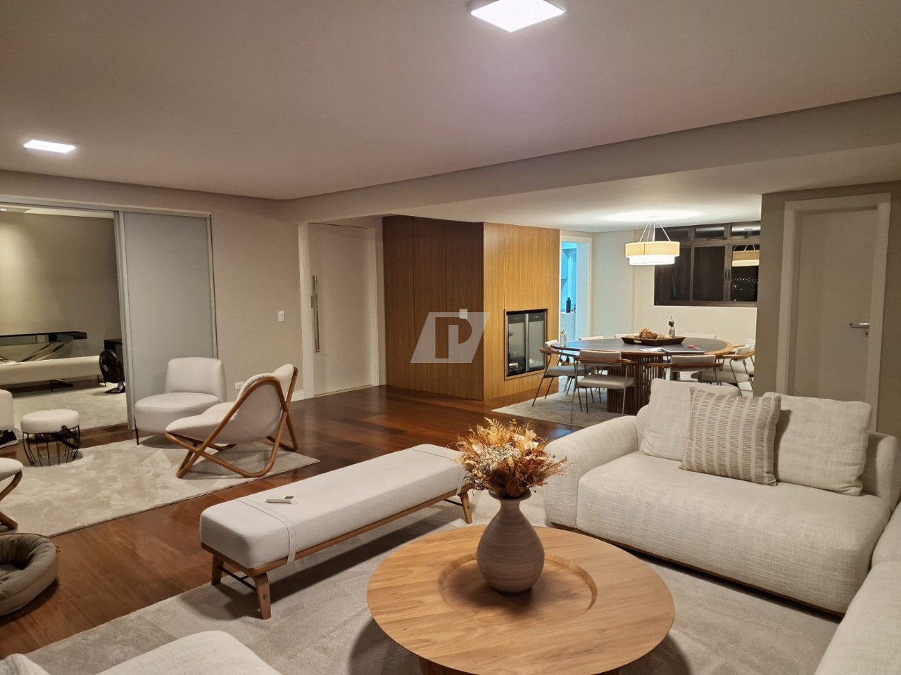 Apartamento, 3 quartos, 250 m² - Foto 1