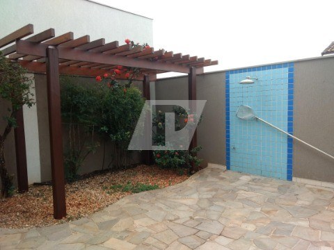 Casa de Condomínio para alugar com 4 quartos, 258m² - Foto 13