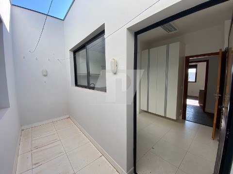 Casa de Condomínio à venda e aluguel com 3 quartos, 300m² - Foto 40