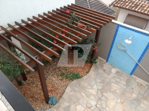 Casa de Condomínio para alugar com 4 quartos, 258m² - Foto 12