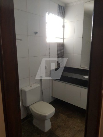 Casa à venda com 3 quartos, 250m² - Foto 10