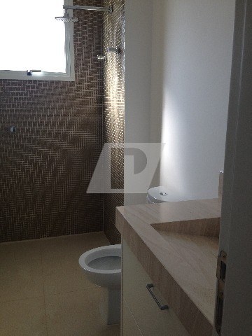 Apartamento para alugar com 3 quartos, 240m² - Foto 15