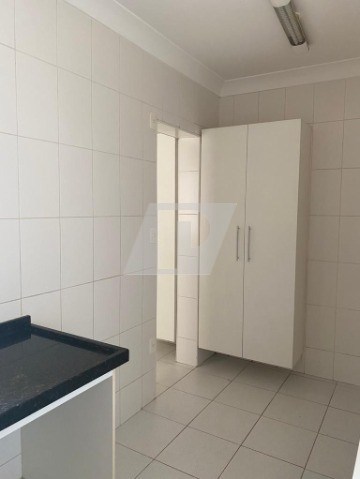 Apartamento para alugar com 3 quartos, 97m² - Foto 11