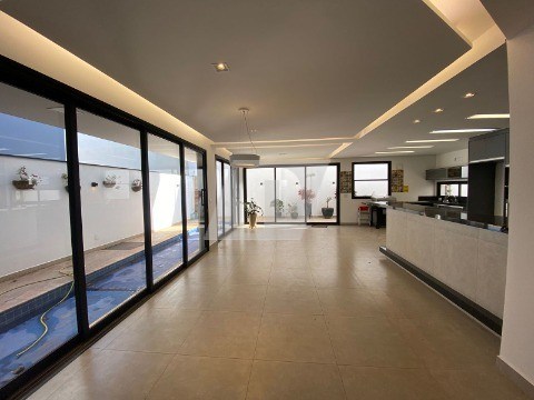 Casa de Condomínio à venda e aluguel com 3 quartos, 300m² - Foto 2