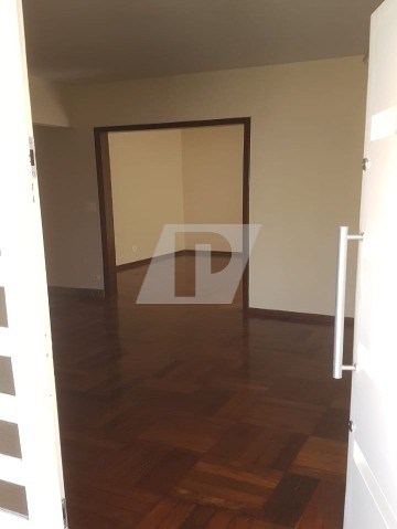 Casa à venda com 3 quartos, 250m² - Foto 4