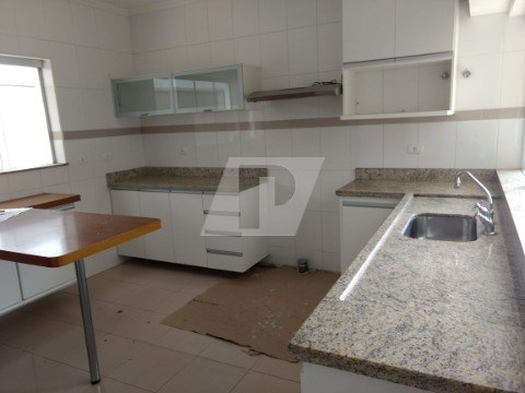 Casa de Condomínio para alugar com 4 quartos, 258m² - Foto 6