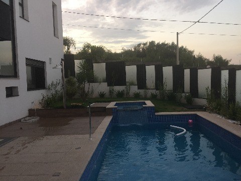 Casa de Condomínio à venda com 3 quartos, 330m² - Foto 2