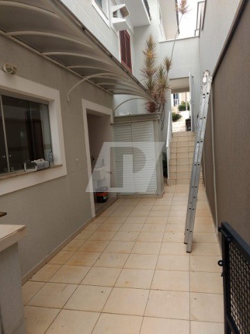 Casa de Condomínio para alugar com 4 quartos, 258m² - Foto 10