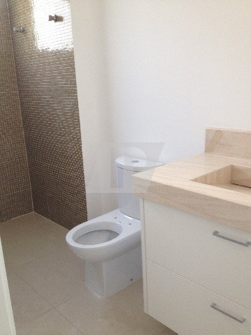 Apartamento para alugar com 3 quartos, 240m² - Foto 17