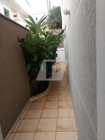 Casa de Condomínio para alugar com 4 quartos, 258m² - Foto 11