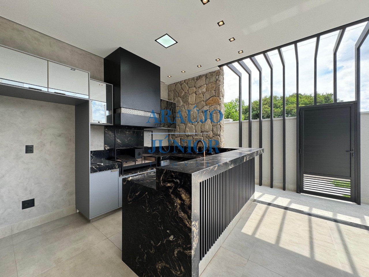 Casa, 3 quartos, 218 m² - Foto 1