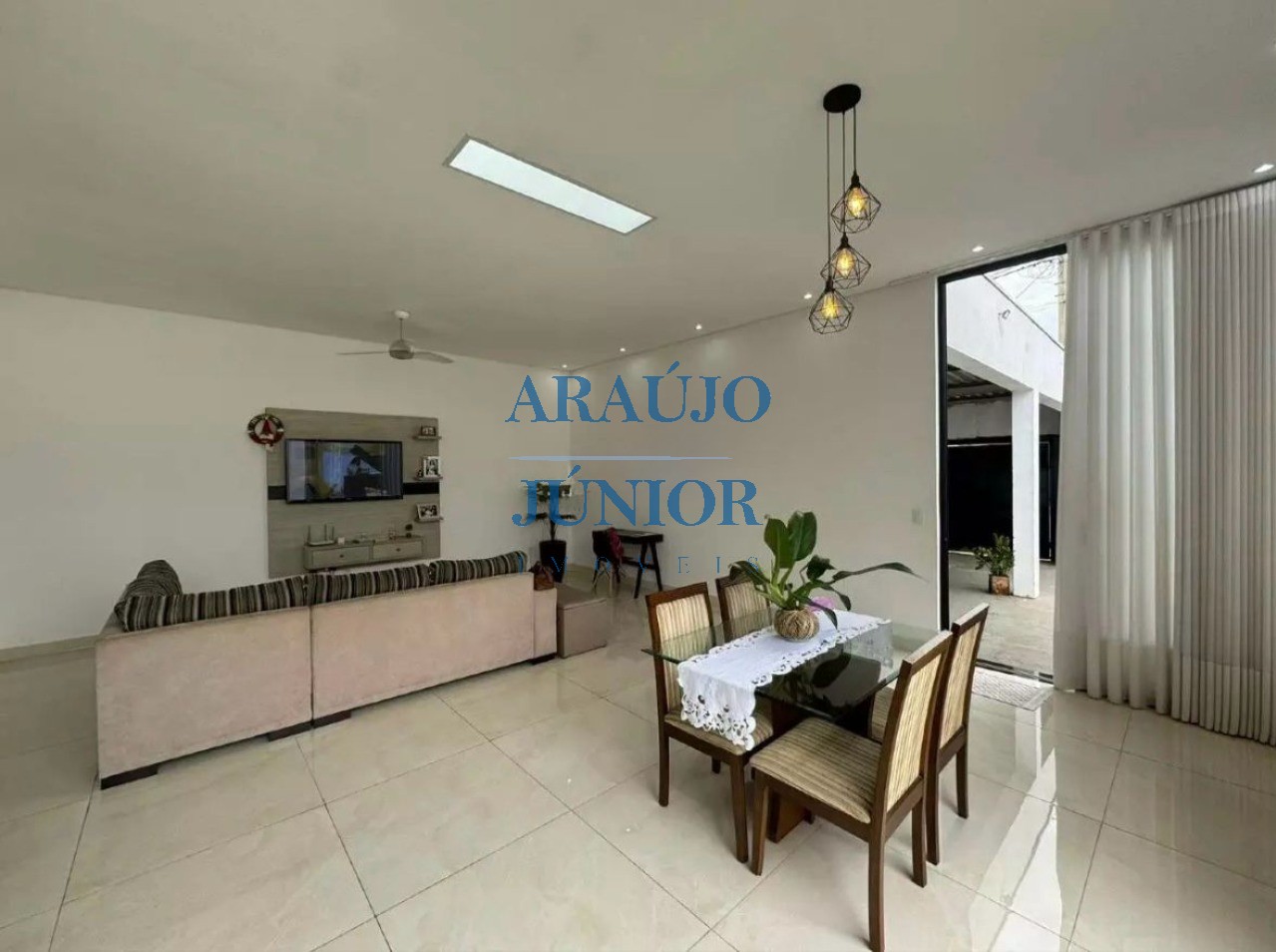 Casa, 2 quartos, 186 m² - Foto 1