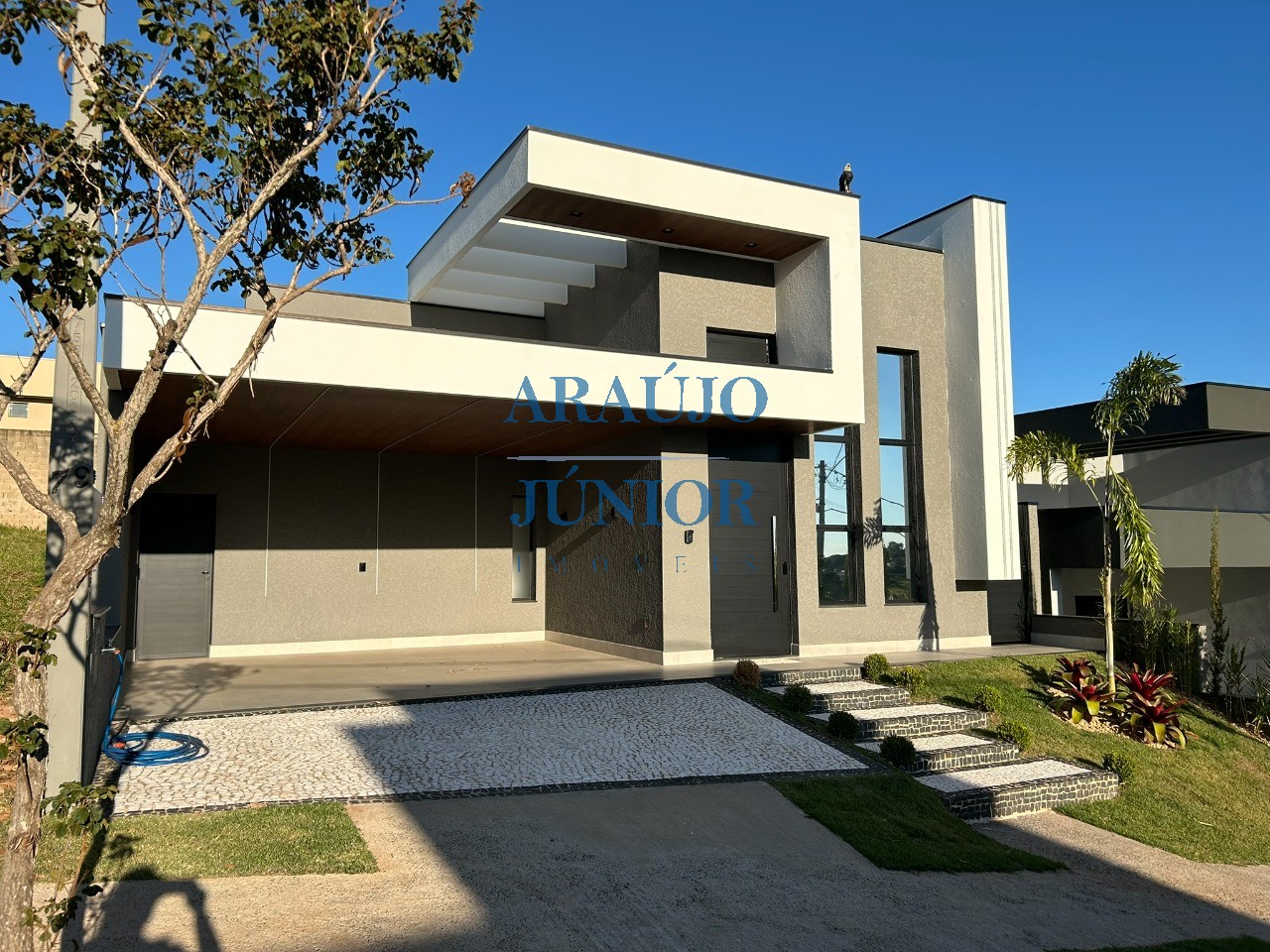 Casa, 3 quartos, 201 m² - Foto 1