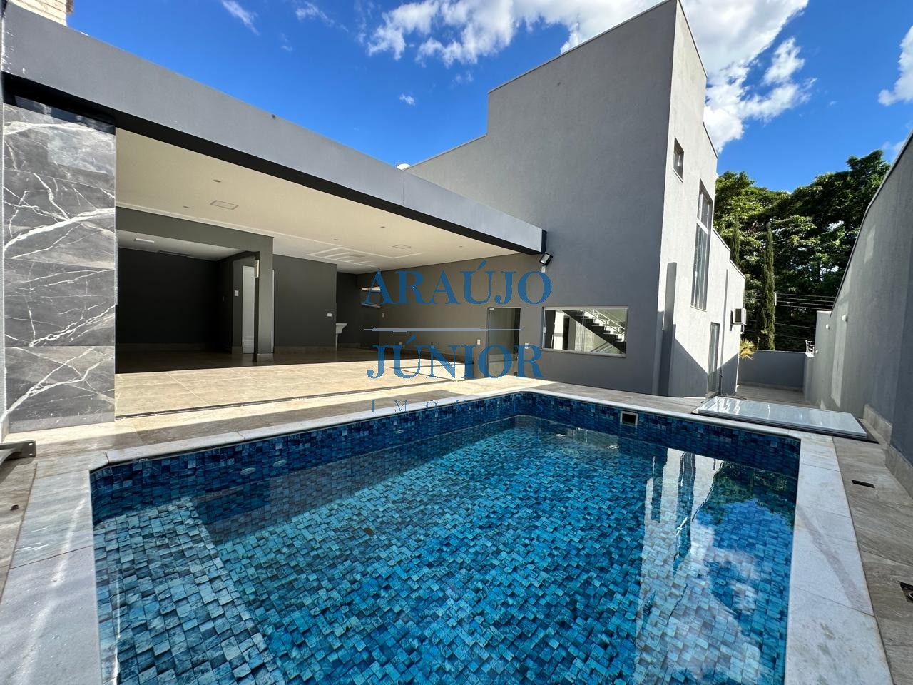 Casa, 3 quartos, 210 m² - Foto 1