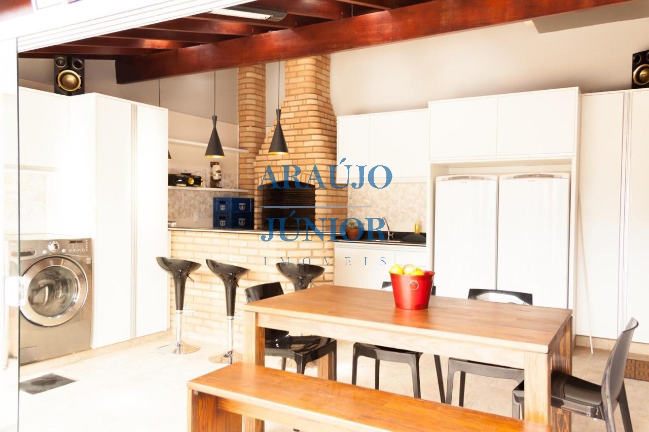 Casa, 3 quartos, 266 m² - Foto 1