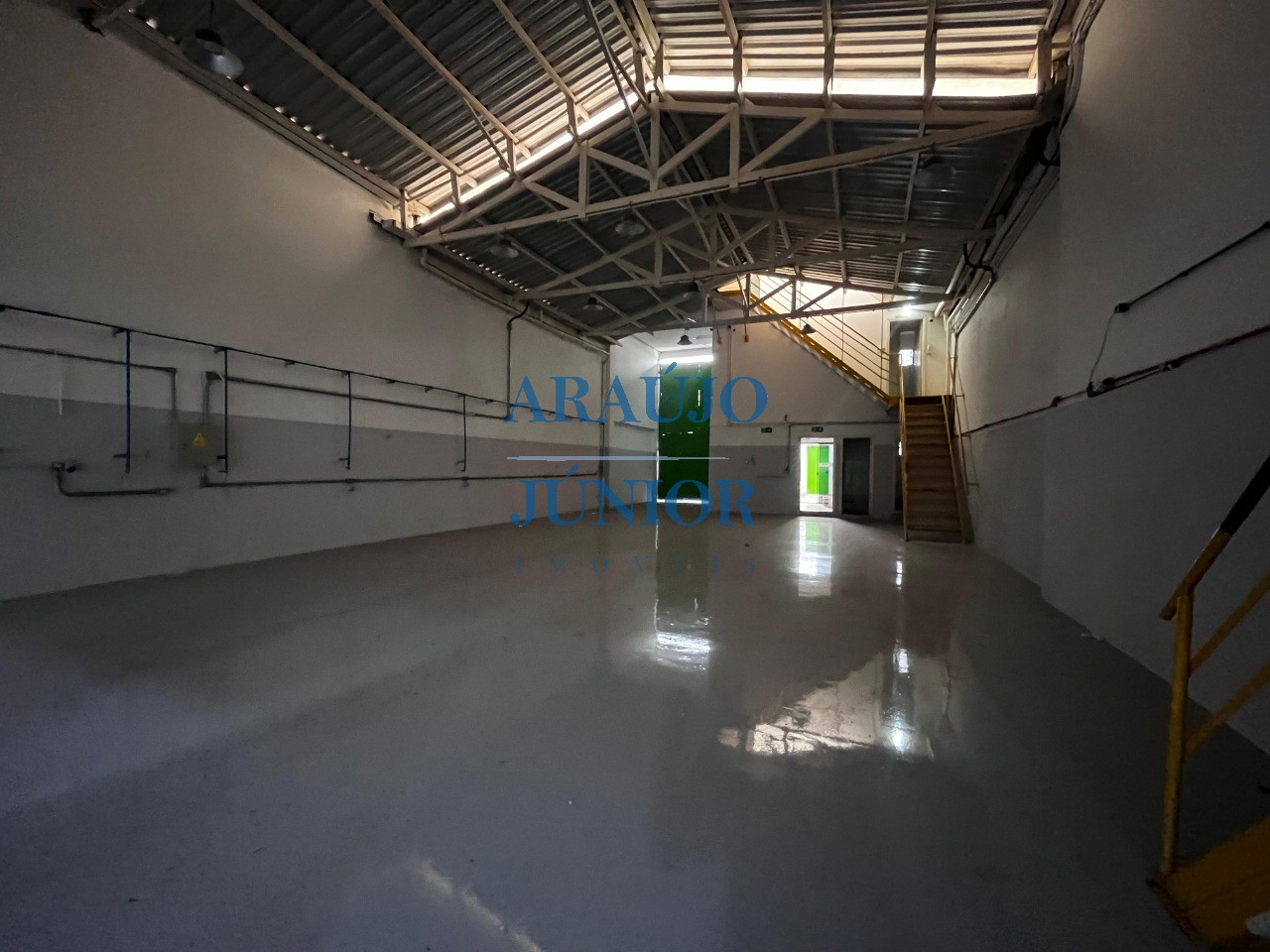 Depósito-Galpão, 220 m² - Foto 1