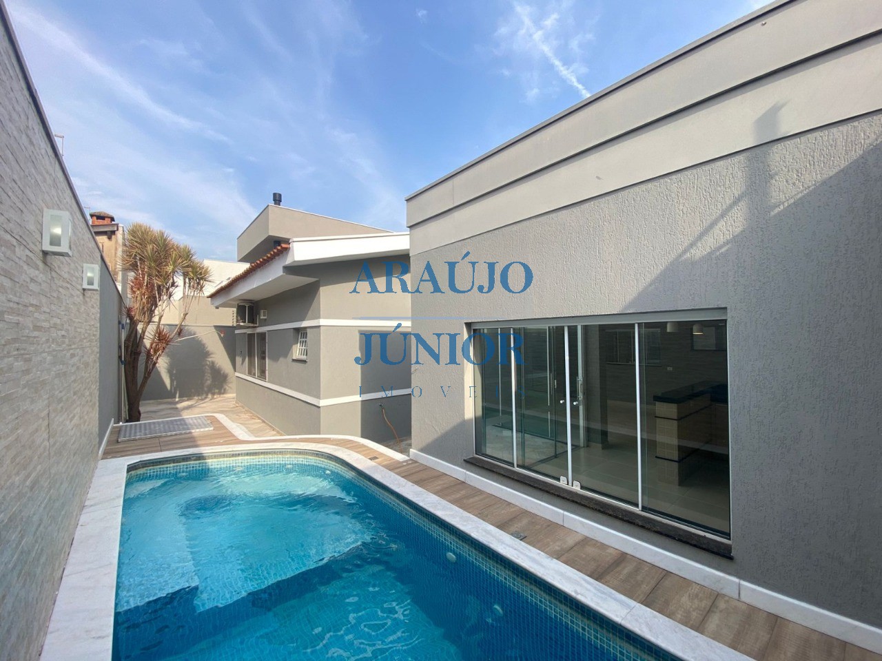 Casa, 3 quartos, 219 m² - Foto 2