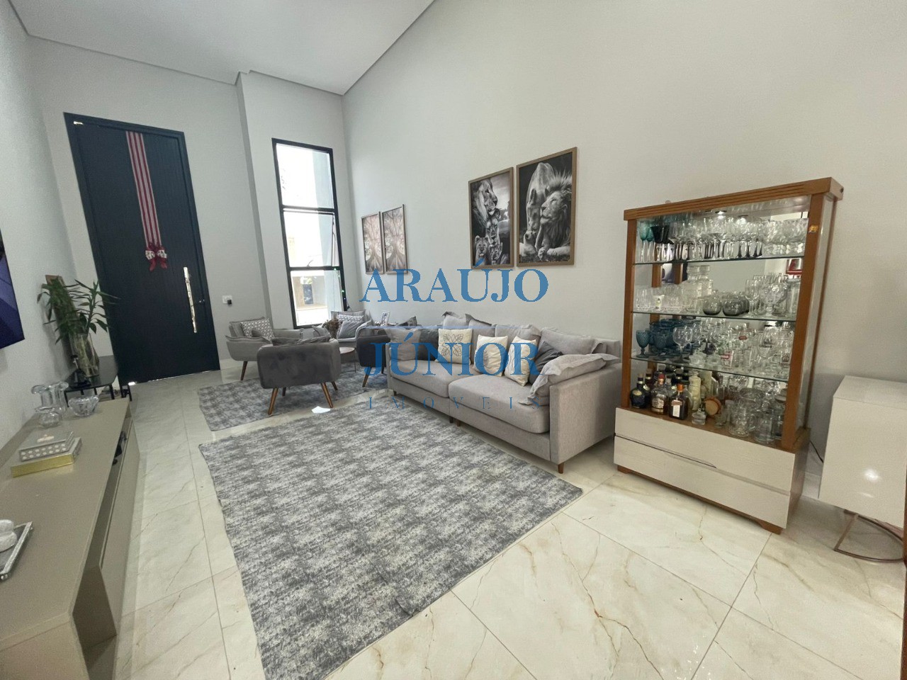 Casa, 3 quartos, 217 m² - Foto 1