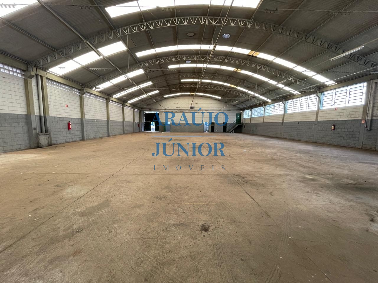 Depósito-Galpão, 1050 m² - Foto 1