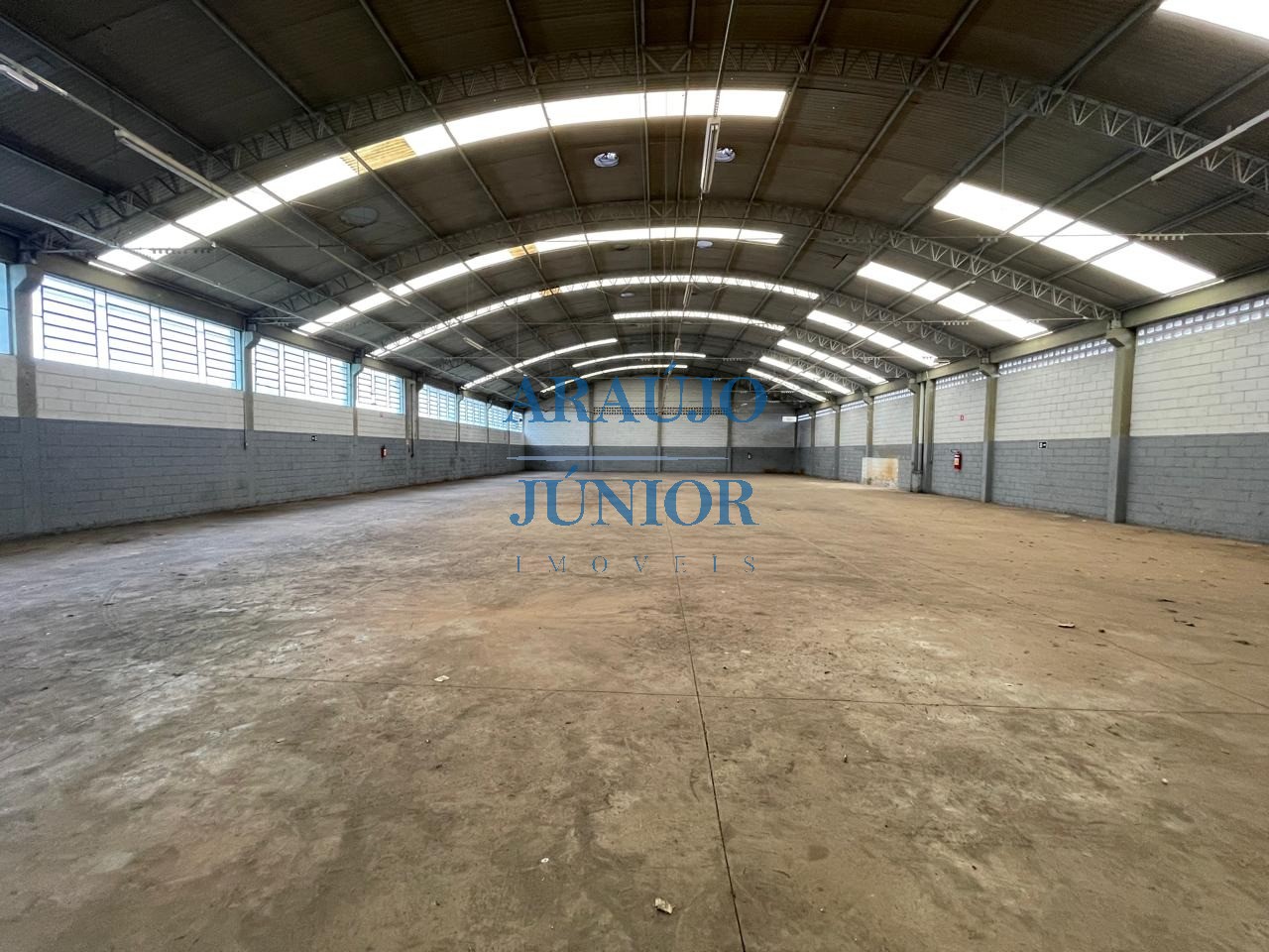 Depósito-Galpão, 1050 m² - Foto 2