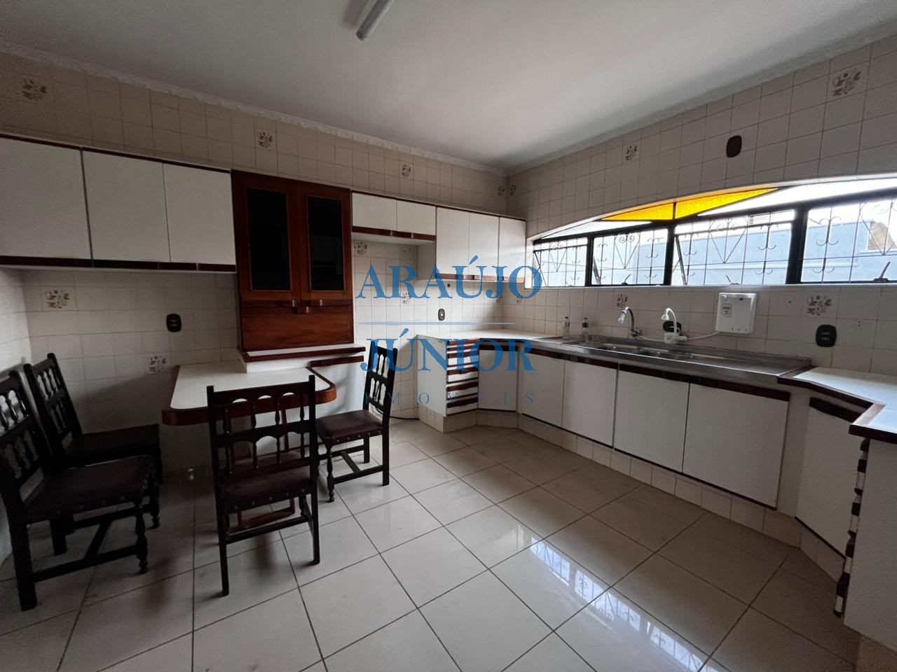 Casa, 4 quartos, 335 m² - Foto 2