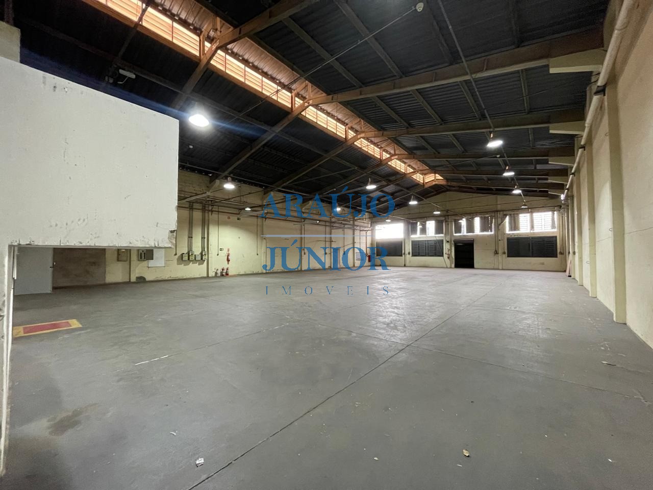 Depósito-Galpão, 740 m² - Foto 2