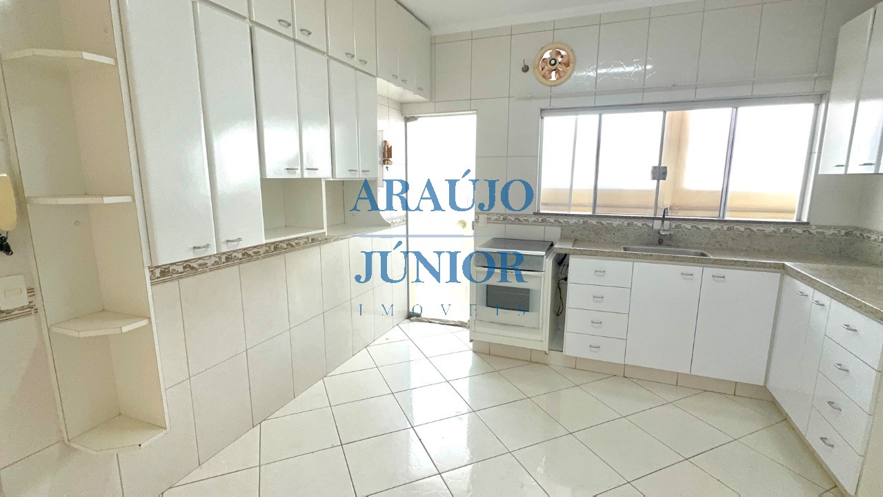 Casa, 4 quartos, 262 m² - Foto 3