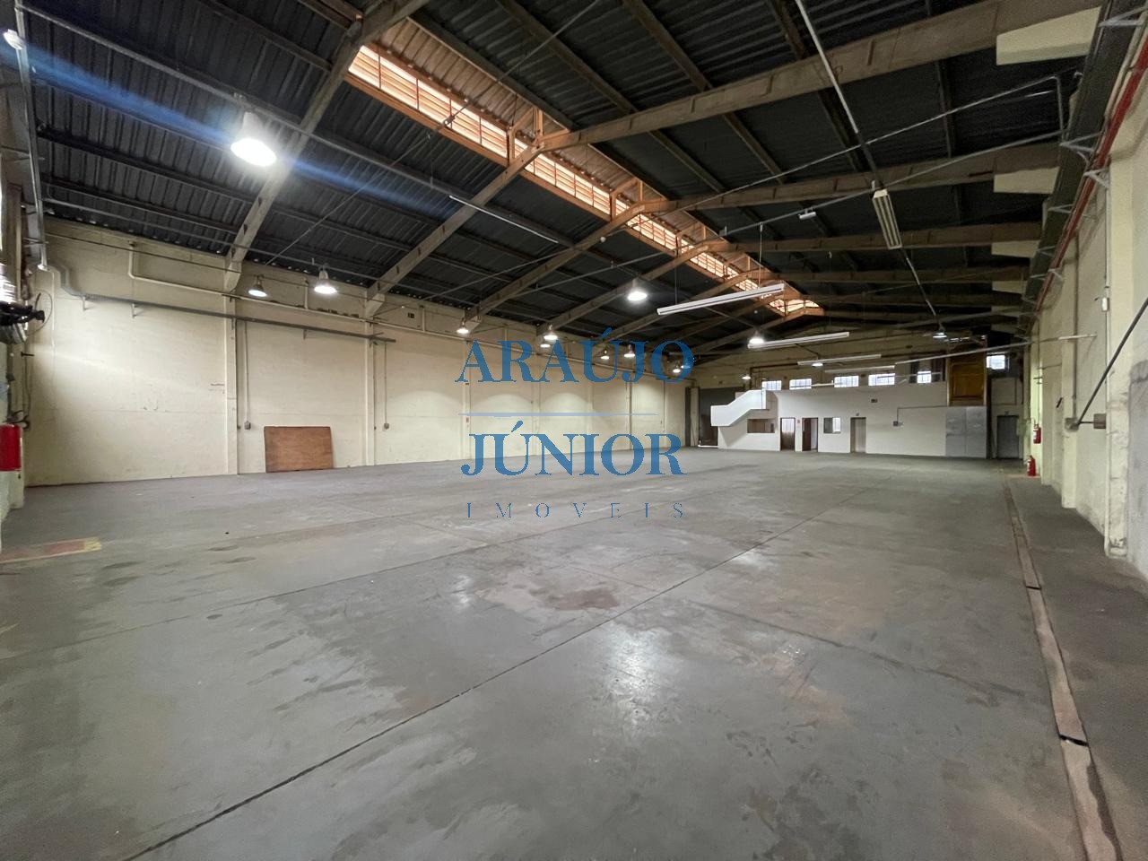 Depósito-Galpão, 740 m² - Foto 1