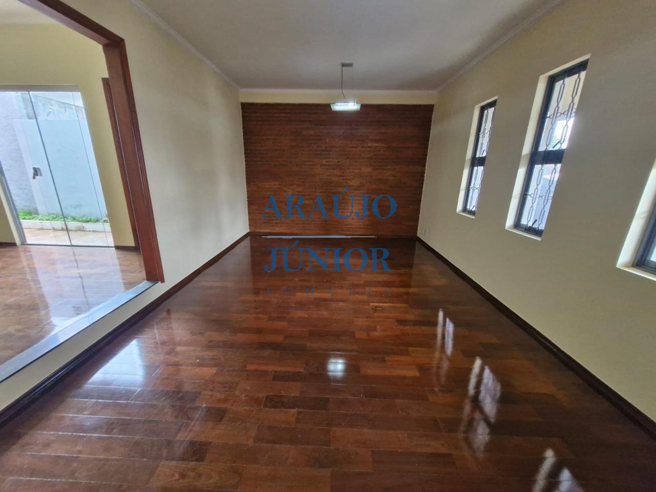 Casa, 3 quartos, 184 m² - Foto 1