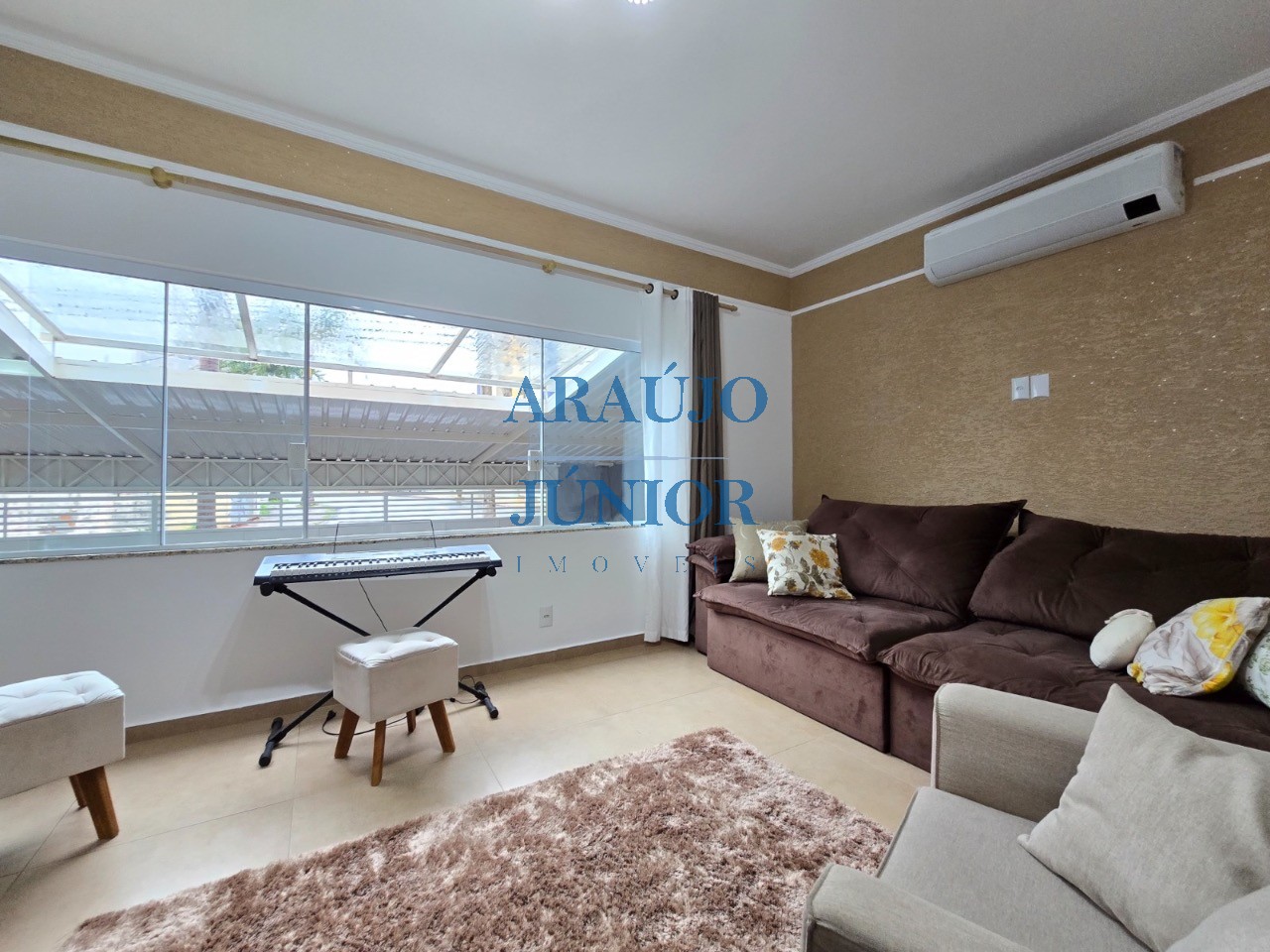 Casa, 5 quartos, 250 m² - Foto 1