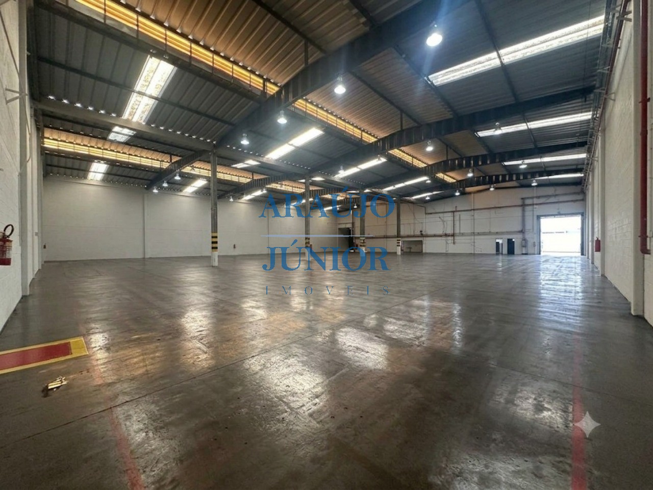 Depósito-Galpão, 2300 m² - Foto 1