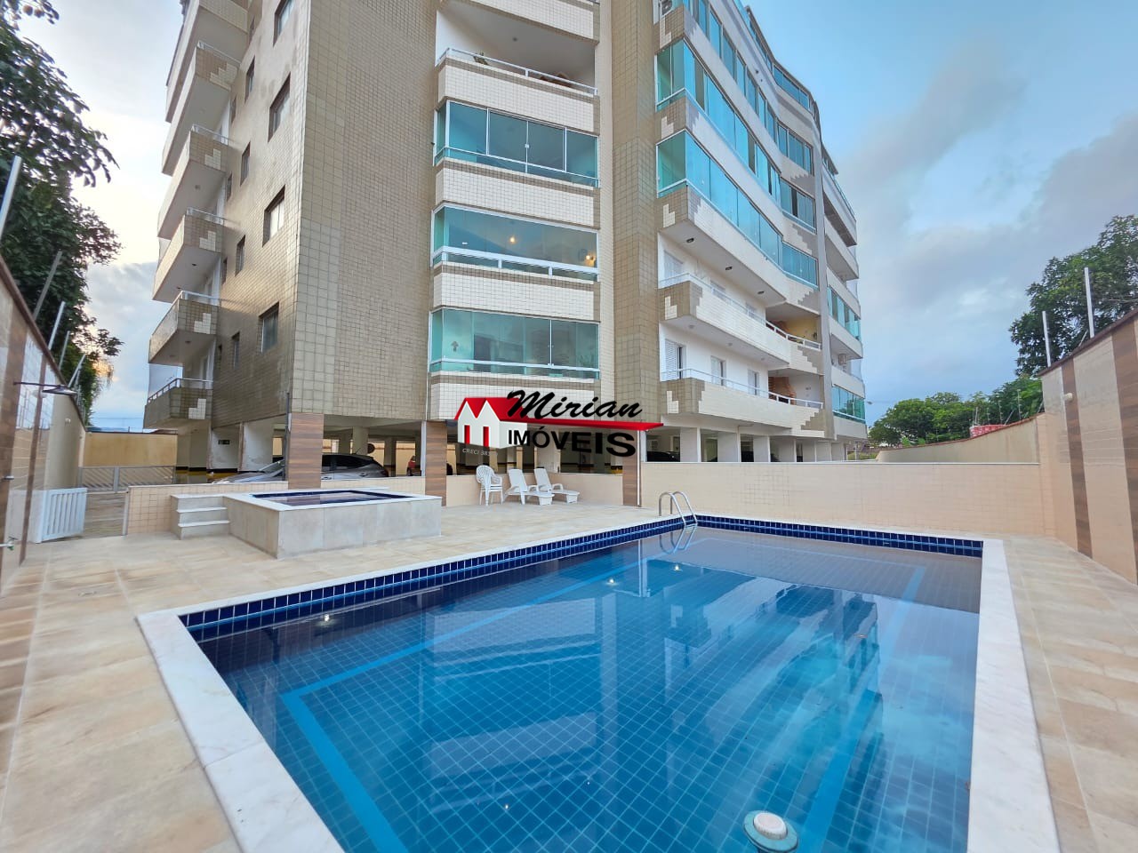 Cobertura à venda com 4 quartos, 230m² - Foto 1