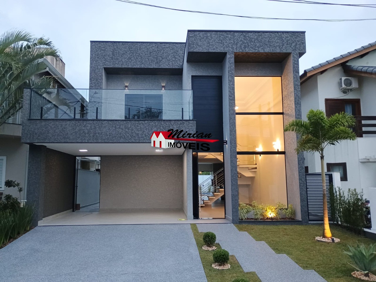 Casa de Condomínio à venda com 4 quartos, 180m² - Foto 1