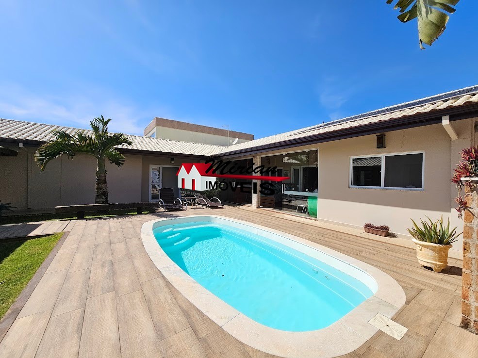 Casa de Condomínio à venda com 4 quartos, 260m² - Foto 1