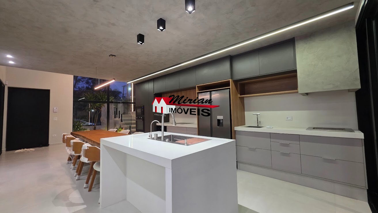 Sobrado à venda com 4 quartos, 240m² - Foto 4