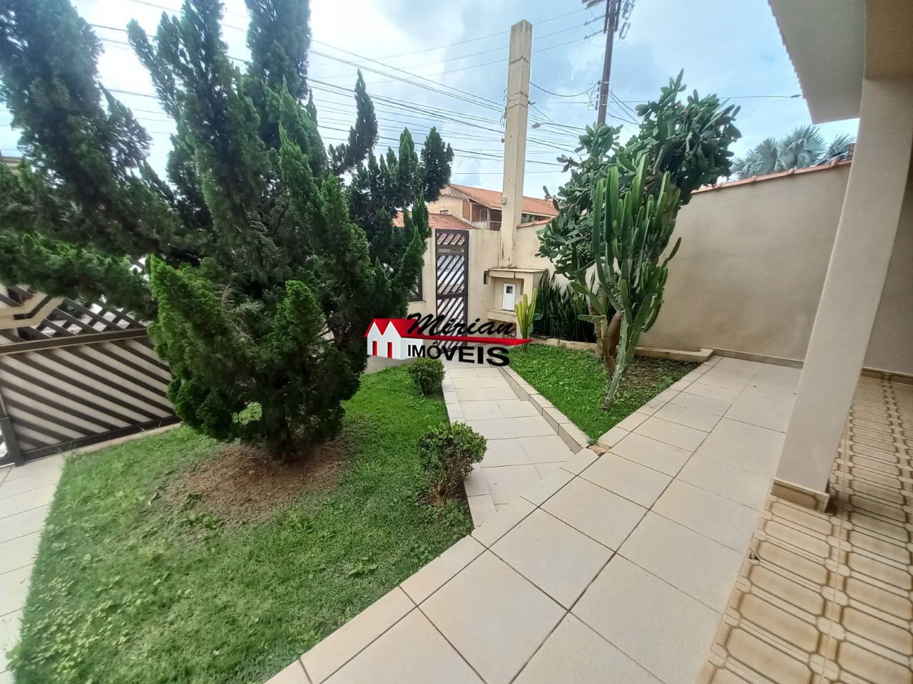 Casa à venda com 3 quartos, 205m² - Foto 4