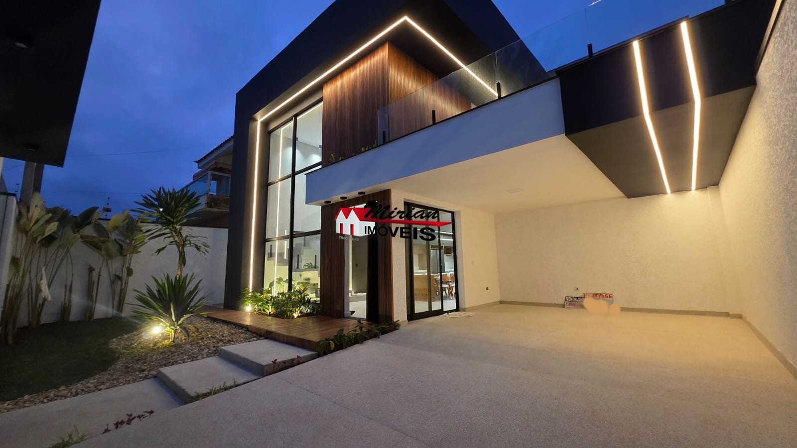 Sobrado à venda com 4 quartos, 240m² - Foto 1