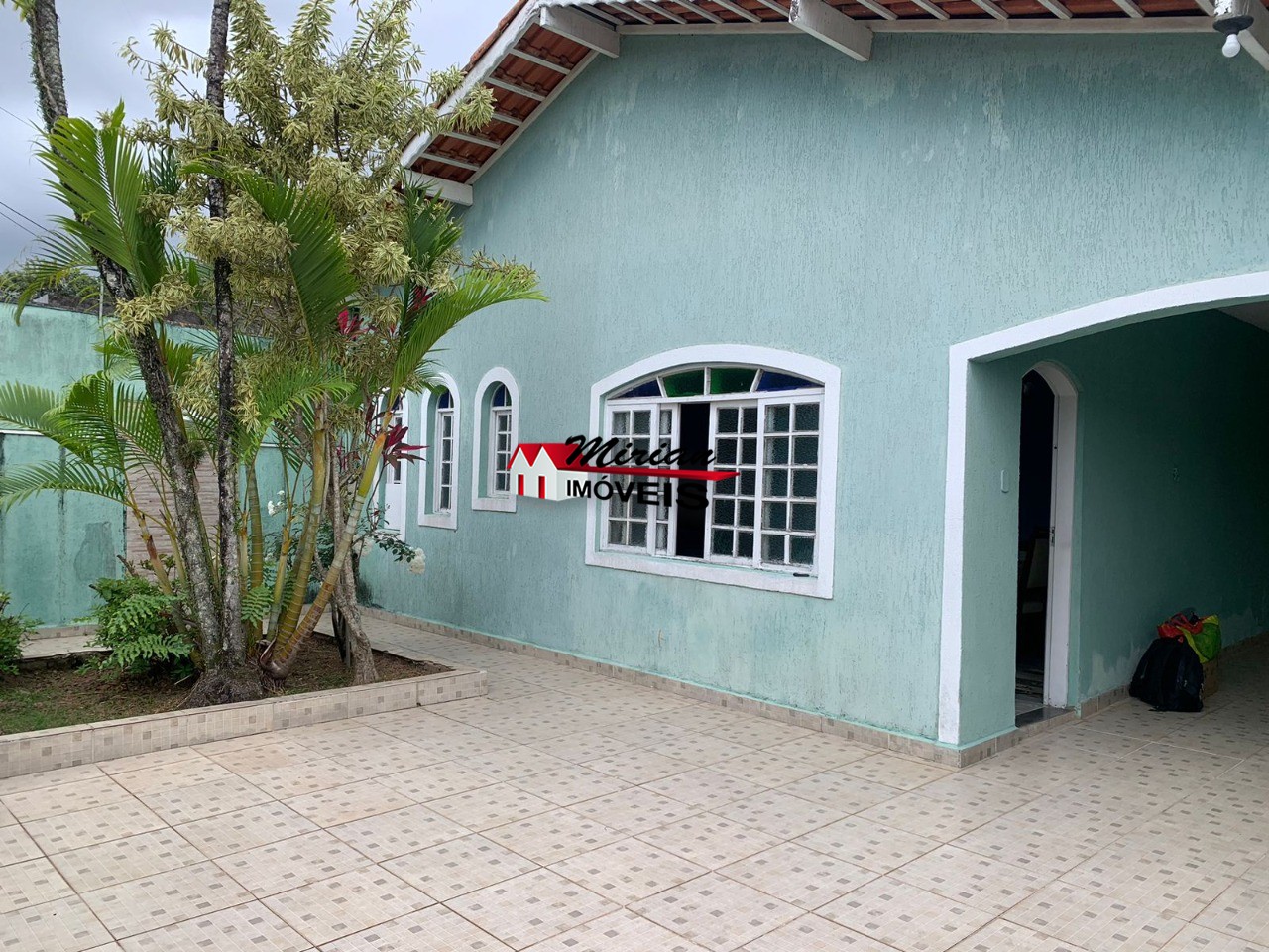 Casa à venda com 4 quartos, 280m² - Foto 1